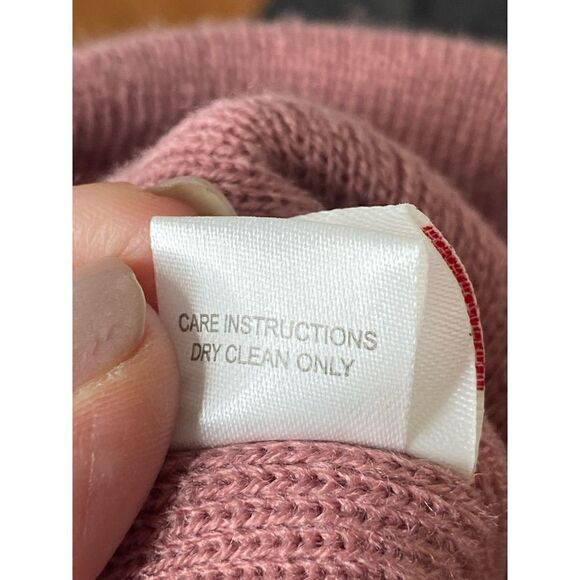 Levi’s Unisex pink beanie  - Picture 8 of 8